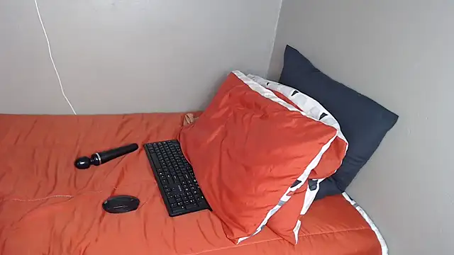 Lunalee online show from November 16, 7:25 am