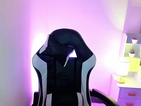 bigcocknathalie69 online show from September 15, 8:25 am