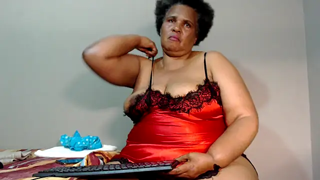 Snapshot of GrandBustyMelon chatting on October 8, 8:28 pm GrandBustyMelon online show from October 8, 8:28 pm