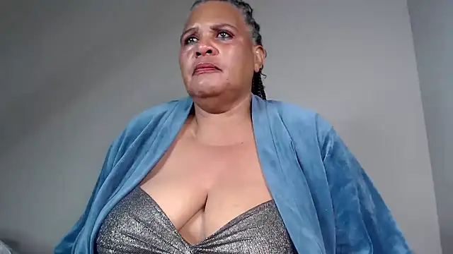 Snapshot of GrandBustyMelon chatting on October 21, 1:50 am GrandBustyMelon online show from October 21, 1:50 am