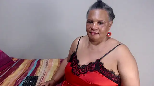 Snapshot of GrandBustyMelon chatting on November 19, 1:16 am GrandBustyMelon online show from November 19, 1:16 am