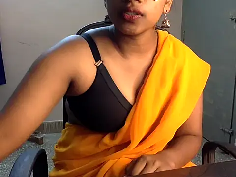 Snapshot of Hot-Honey20 chatting on October 14, 1:23 pm Hot-Honey20 online show from October 14, 1:23 pm
