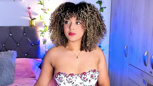 isajonnes18 online show from October 6, 9:45 pm