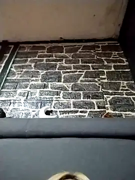 Snapshot of Ashleycam69 chatting on November 28, 4:20 pm Ashleycam69 online show from November 28, 4:20 pm