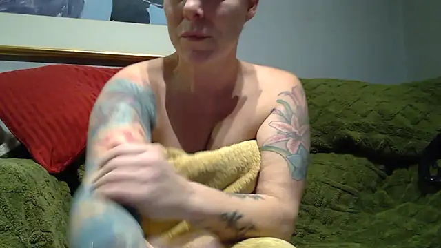 Island Siren online show from October 23, 7:01 pm