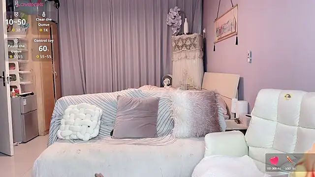 Snapshot of Y2Luvk chatting on October 13, 11:27 pm Y2Luvk online show from October 13, 11:27 pm