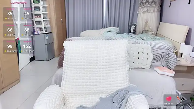 Snapshot of Y2Luvk chatting on October 24, 1:24 am Y2Luvk online show from October 24, 1:24 am