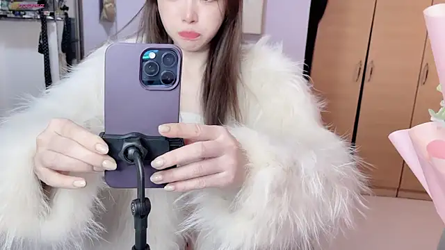 Snapshot of Y2Luvk chatting on November 9, 11:03 pm Y2Luvk online show from November 9, 11:03 pm