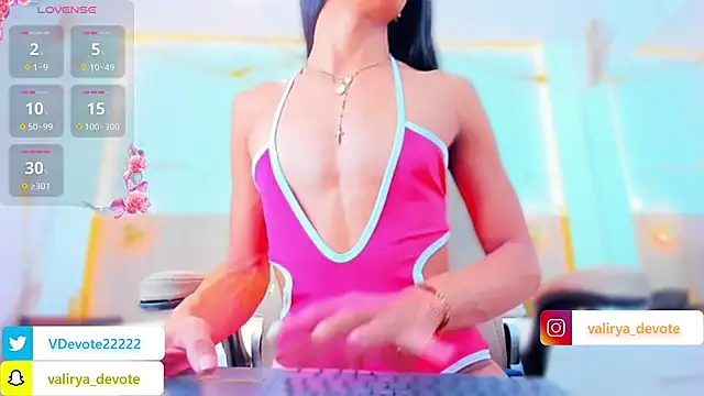 Snapshot of valirya_devote chatting on January 6, 4:05 am valirya devote online show from January 6, 4:05 am