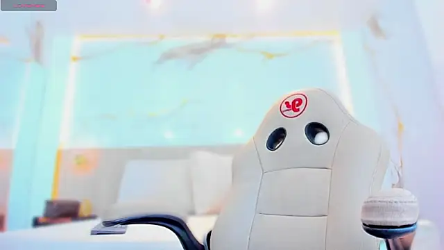 Snapshot of valirya_devote chatting on January 8, 3:42 am valirya devote online show from January 8, 3:42 am