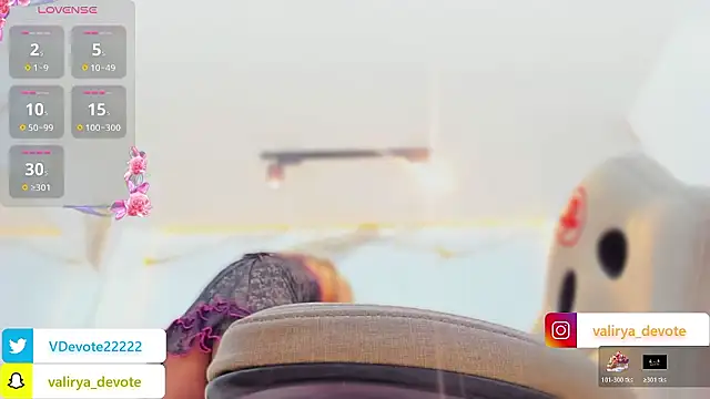 Snapshot of valirya_devote chatting on January 10, 4:25 am valirya devote online show from January 10, 4:25 am