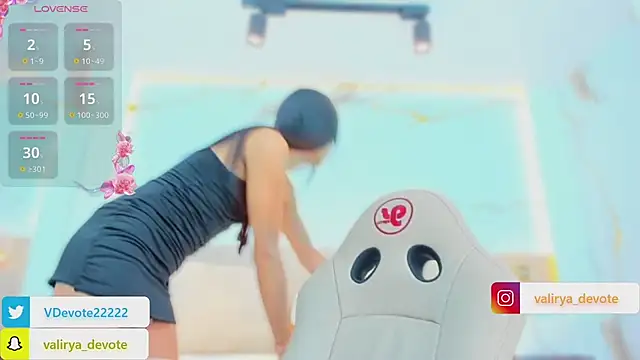 Snapshot of valirya_devote chatting on January 17, 3:22 am valirya devote online show from January 17, 3:22 am