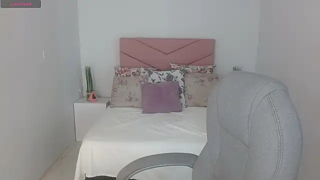 SarayVega  online show from October 17, 7:27 pm