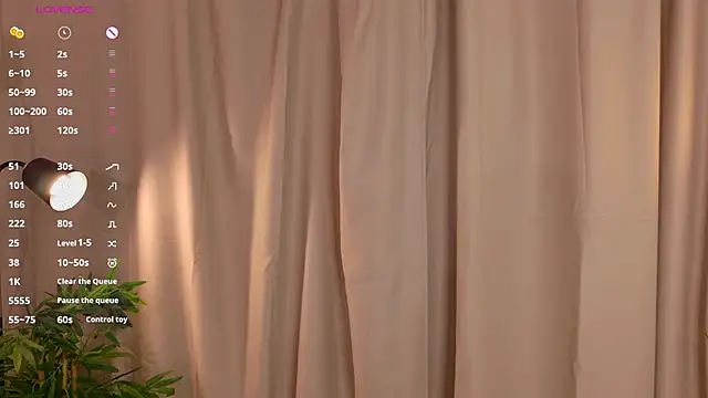 Snapshot of lisabaus chatting on November 28, 7:11 am lisabaus online show from November 28, 7:11 am