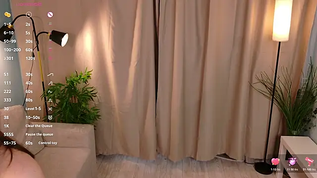 Snapshot of lisabaus chatting on December 14, 7:14 am lisabaus online show from December 14, 7:14 am