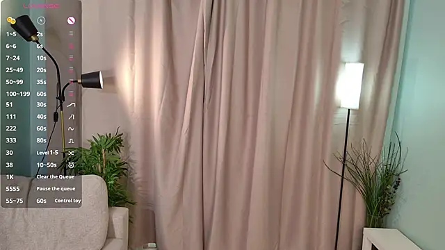 Snapshot of lisabaus chatting on February 20, 10:05 am lisabaus online show from February 20, 10:05 am