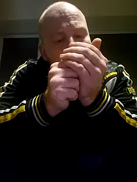 svenni2525 online show from November 4, 11:59 pm