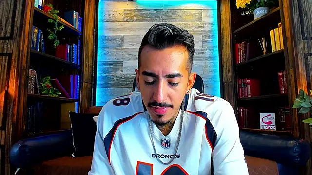 Donovan Desmond online show from December 17, 3:34 am