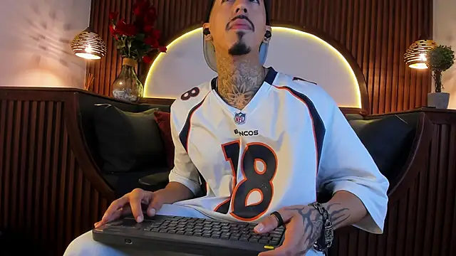 Donovan Desmond online show from January 17, 4:06 am