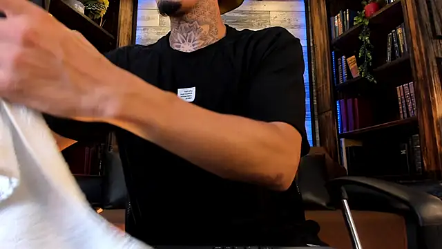 Donovan Desmond online show from March 8, 3:32 am