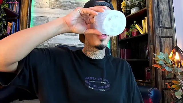 Donovan Desmond online show from March 10, 4:17 am