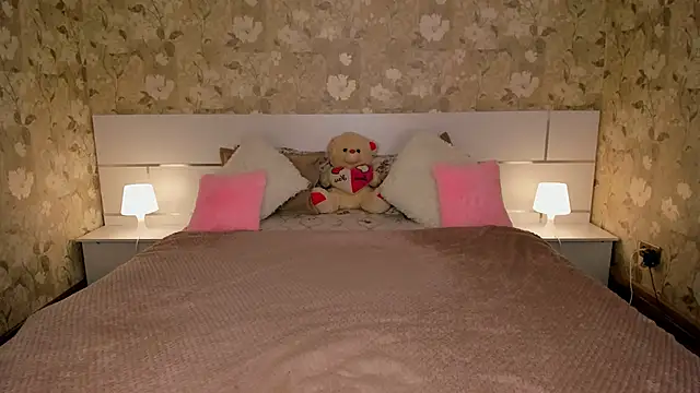 mishapallmer online show from April 9, 3:06 am