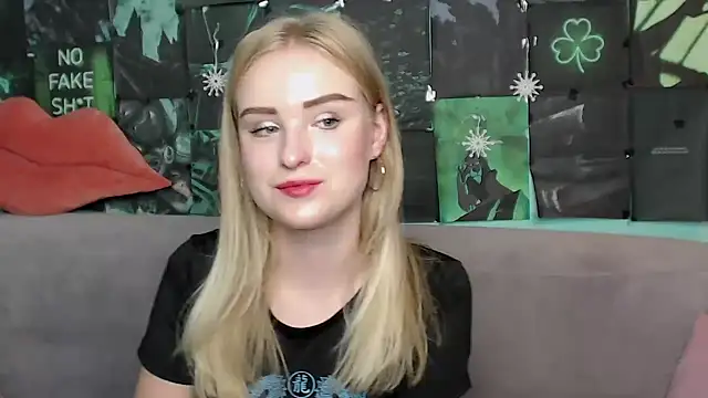 Snapshot of SofySofty chatting on September 11, 4:51 pm SofySofty online show from September 11, 4:51 pm