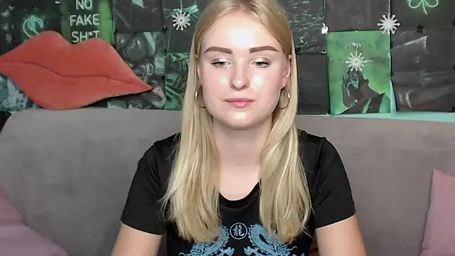 Snapshot of SofySofty chatting on September 12, 5:02 pm SofySofty online show from September 12, 5:02 pm