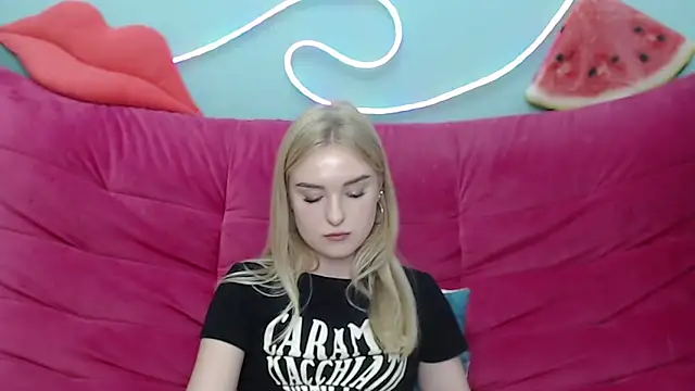 Snapshot of SofySofty chatting on November 7, 5:57 pm SofySofty online show from November 7, 5:57 pm