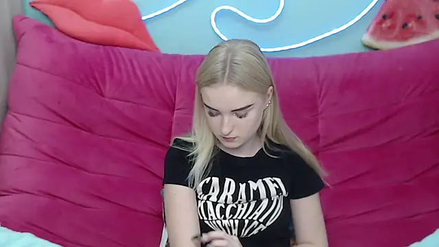 Snapshot of SofySofty chatting on November 9, 6:01 am SofySofty online show from November 9, 6:01 am