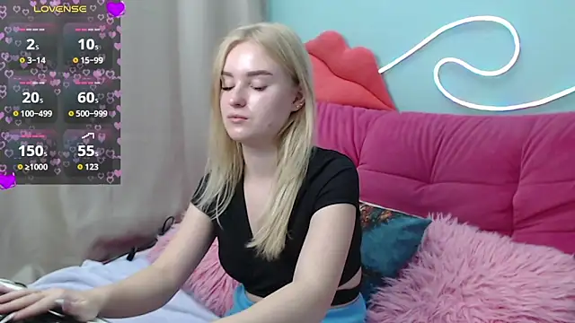 Snapshot of SofySofty chatting on November 23, 5:51 am SofySofty online show from November 23, 5:51 am