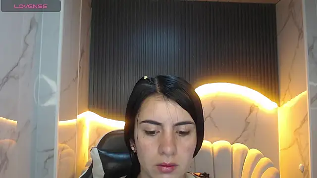 Eilyn love b online show from October 6, 12:46 pm