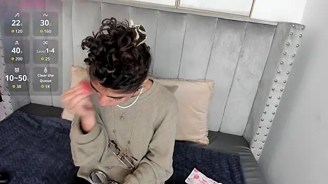 Puffy Hearts online show from October 8, 4:48 pm