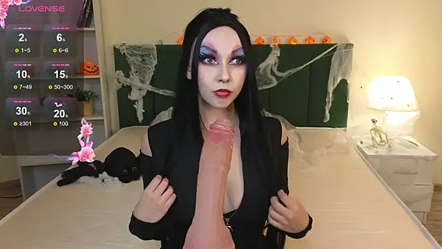 Tonya  Thompson online show from October 31, 6:31 pm