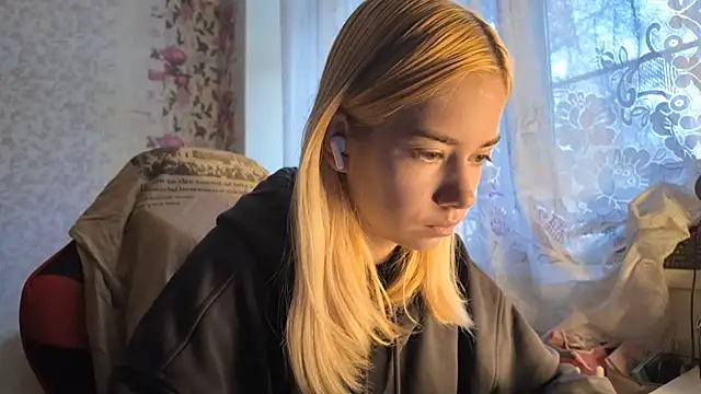 Witching Moon online show from October 20, 7:20 am