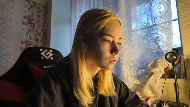 Witching Moon online show from October 21, 7:31 am