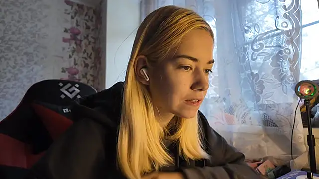 Witching Moon online show from October 27, 7:34 am