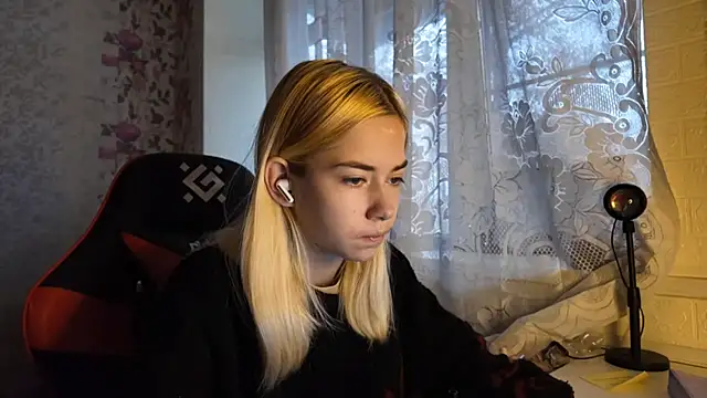 Witching Moon online show from November 11, 7:52 am