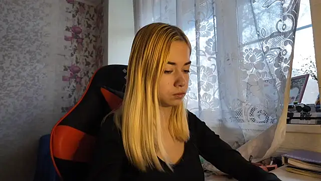 Witching Moon online show from November 14, 7:40 am