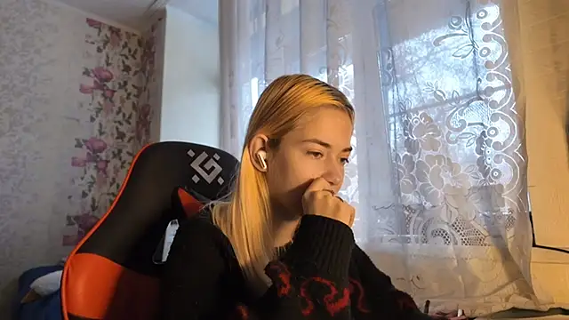 Witching Moon online show from November 17, 7:58 am