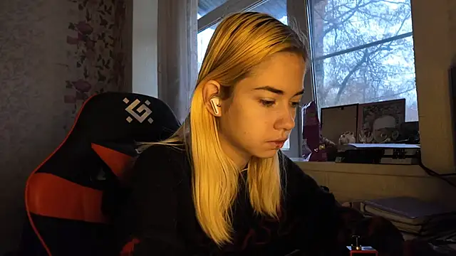 Witching Moon online show from November 29, 8:06 am