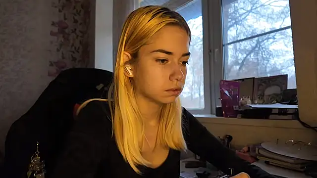 Witching Moon online show from December 1, 7:35 am