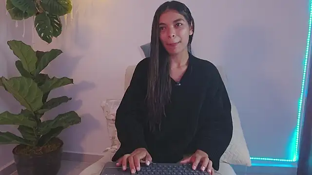 Nicolle swt online show from January 6, 1:20 am