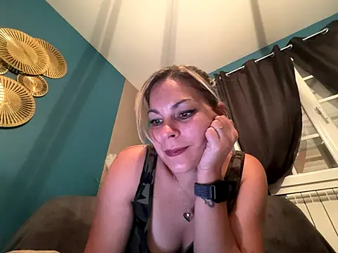 minettedusud online show from October 16, 7:53 am