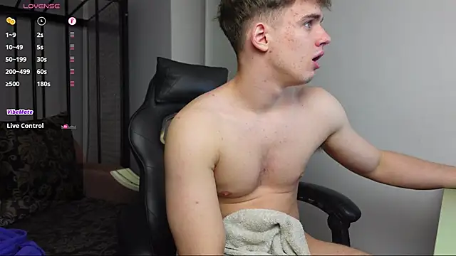 Snapshot of Ricky_Becko chatting on October 28, 4:31 pm Ricky Becko online show from October 28, 4:31 pm