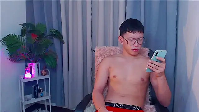 Snapshot of pinkcock_froi2305 chatting on September 21, 4:36 am pinkcock froi2305 online show from September 21, 4:36 am