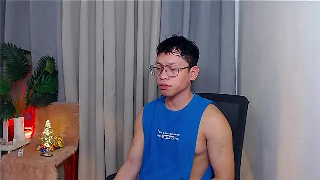 Snapshot of pinkcock_froi2305 chatting on October 13, 12:05 pm pinkcock froi2305 online show from October 13, 12:05 pm