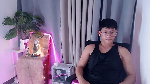 Snapshot of pinkcock_froi2305 chatting on November 17, 8:31 am pinkcock froi2305 online show from November 17, 8:31 am