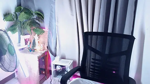 Snapshot of pinkcock_froi2305 chatting on November 18, 4:39 am pinkcock froi2305 online show from November 18, 4:39 am