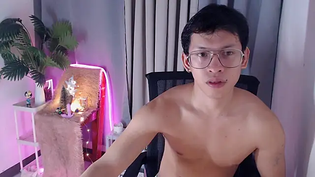 Snapshot of pinkcock_froi2305 chatting on November 21, 1:26 am pinkcock froi2305 online show from November 21, 1:26 am